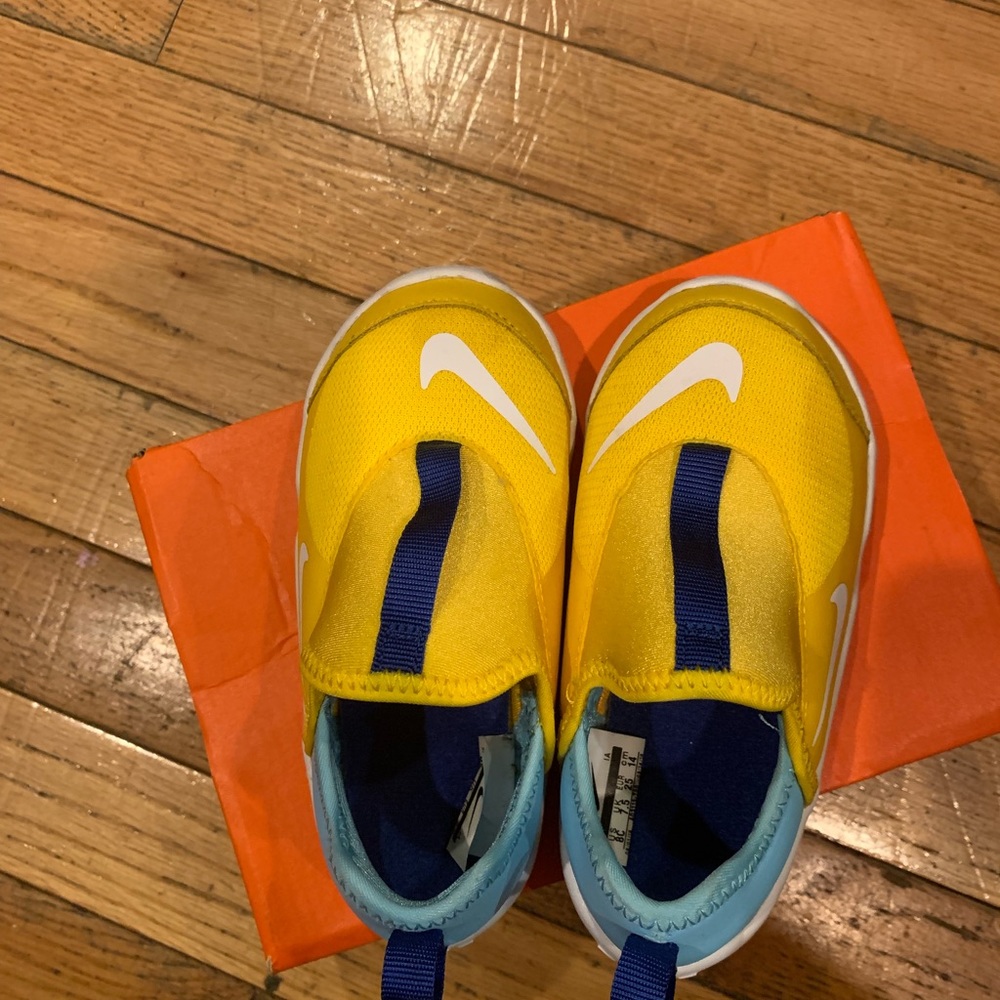 Toddler lil swoosh sneakers